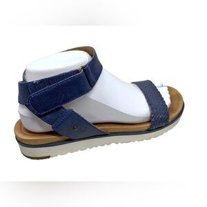 UGG Laddie Blue Leather Ankle Strap Athleisure Sandals Womens Size 7